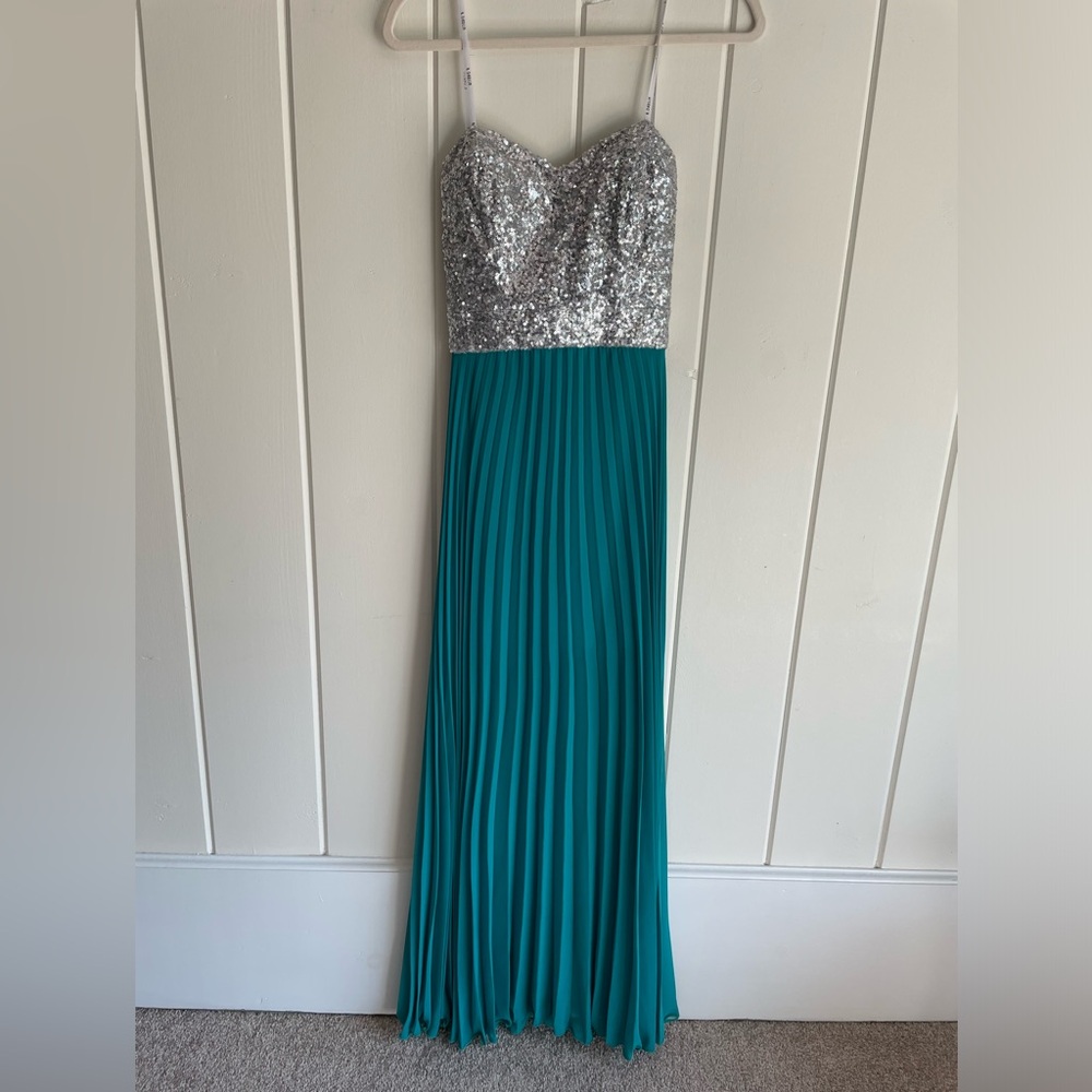 B. Darlin Silver Turquoise Strapless Sweetheart Prom Homecoming Dress Size 5/6